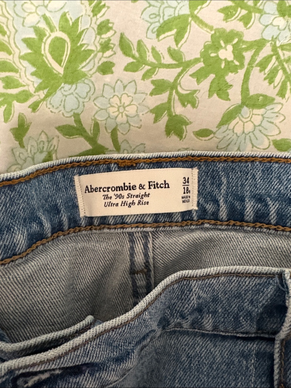 Abercrombie & Fitch Light Blue ‘90s Straight Ultra High Rise Jeans
